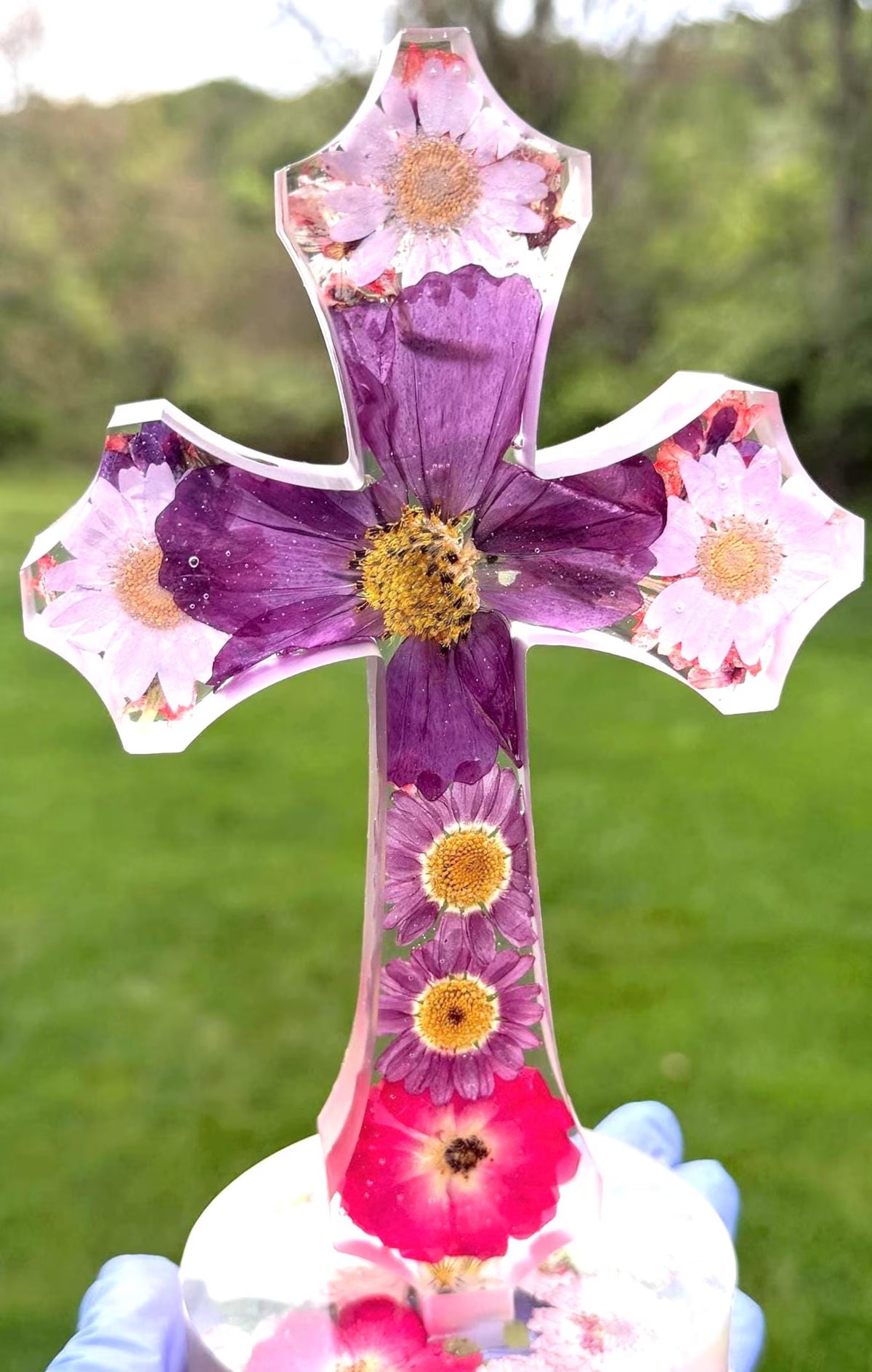 Handmade Flower Resin Cross Light, Floral Christian Decor, Faith Inspired Wall Art, Religious Home Accent