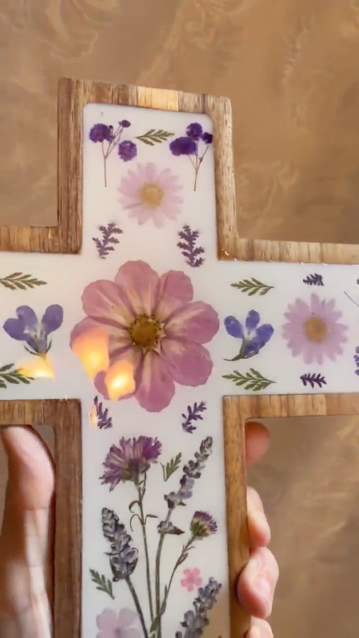 God’s Grace Pressed Flower Resin Cross, Handmade Wooden Christian Wall Decor, Traditional Latin Cross Decoration