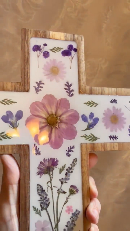 God’s Grace Pressed Flower Resin Cross, Handmade Wooden Christian Wall Decor, Traditional Latin Cross Decoration